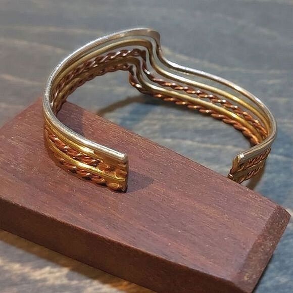 Vtg mixed metal wire cuff bracelet - Picture 4 of 9